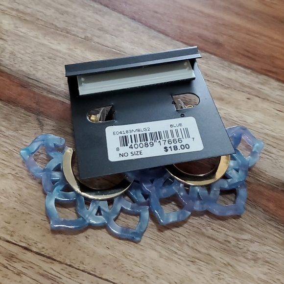 Design Lab Floral Cutout Hoop Earrings Lucite Blue - Picture 5 of 5